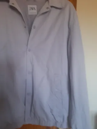 Cazadora Zara gris chico
