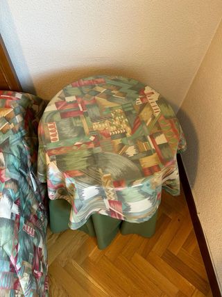 Juego 2 mesitas madera con cristal. Diametro 50 cm