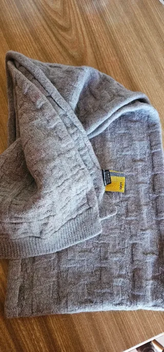 Set Fendi Sciarpa e Cappello Grigio