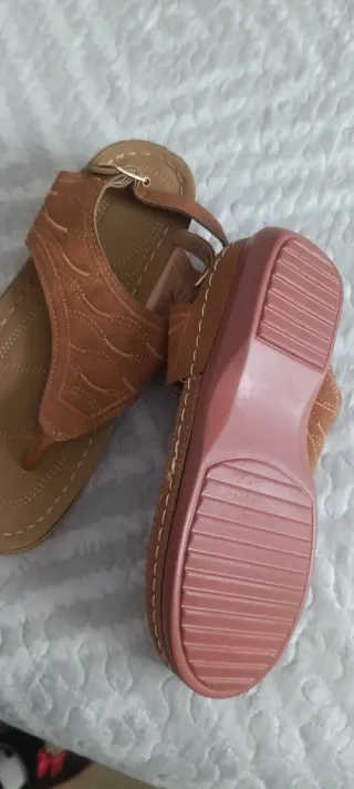 Sandalias Beige y Marrones