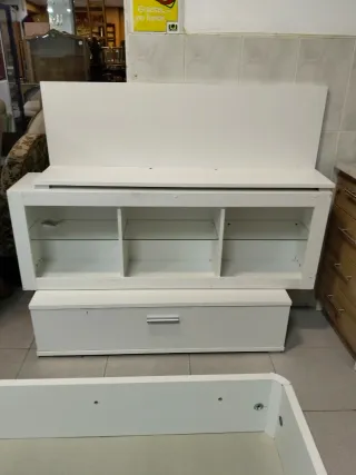 Mueble de salón blanco