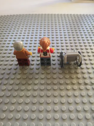 Figuras Lego: Anciano en Silla de Ruedas