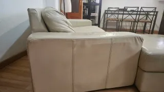 Sofá de 2 plazas de cuero beige