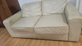 Sofá de 2 plazas de cuero beige