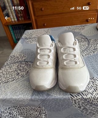 Zapatillas Jordan Blancas y Azules Poco Uso