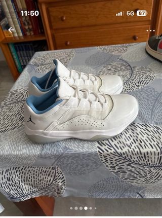 Zapatillas Jordan Blancas y Azules Poco Uso