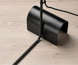 Lámpara de pie Ikea HÅRSLINGA Negra
