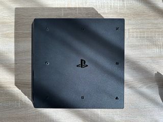 PS4 Pro 870GB Negra + Mando