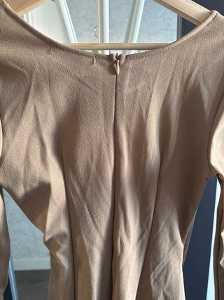 Vestido marrón con anilla y cordón