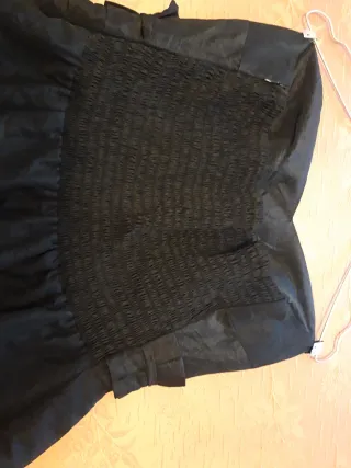 Vestido negro de fiesta sin tirantes