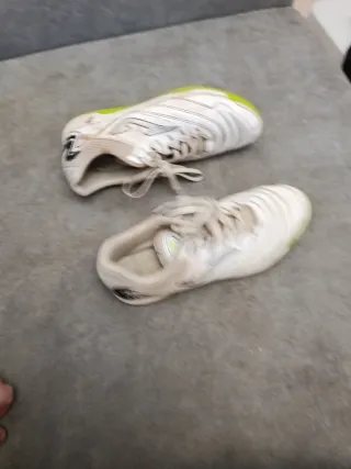 Botines Fútbol Sala Blancos y Verdes