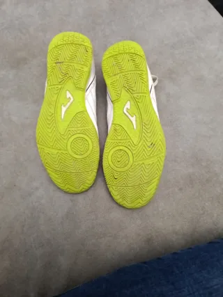 Botines Fútbol Sala Blancos y Verdes