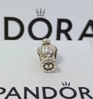 Charm Tiana princesa de Disney y el sapo.