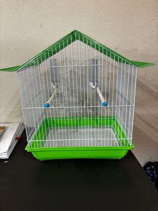 Jaula para pájaros con bebederos