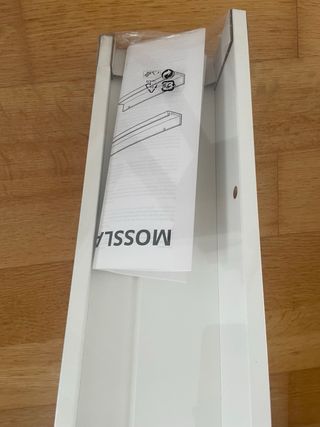 Estantería blanca de pared