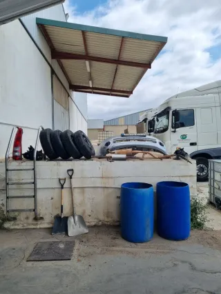 4 Ruedas con llantas y parachoques.honda hrv