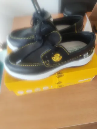 Zapatos Panter Negros y Amarillos