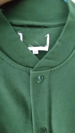 Sudadera verde botones