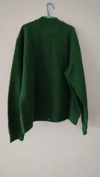 Sudadera verde botones