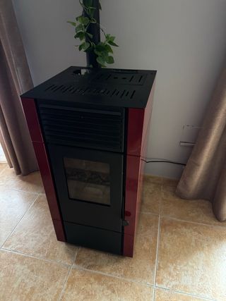 Estufa de pellets roja