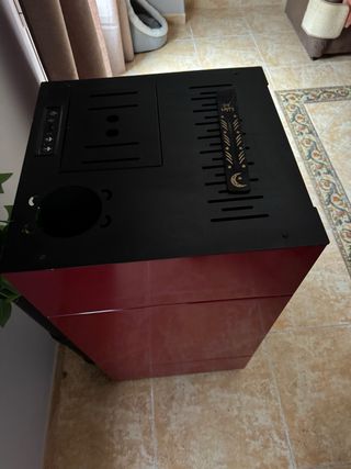 Estufa de pellets roja