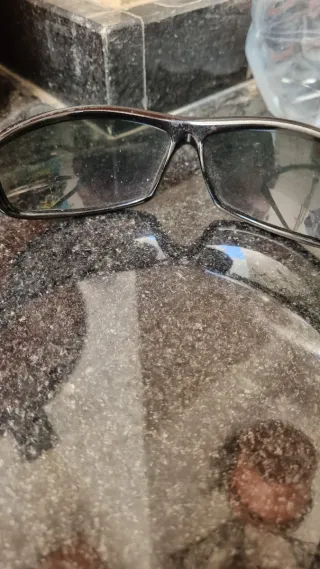 Gafas de sol negras con cristal verde