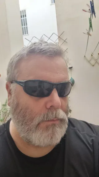 Gafas de sol negras con cristal verde