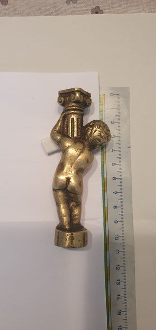 Pieza antigua de bronce para lámpara