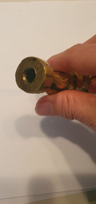 Pieza antigua de bronce para lámpara