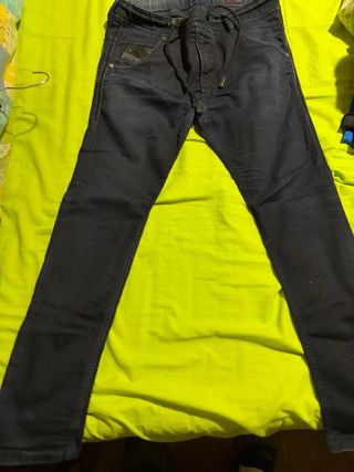 Pantalón Diesel Talla M (30-31)