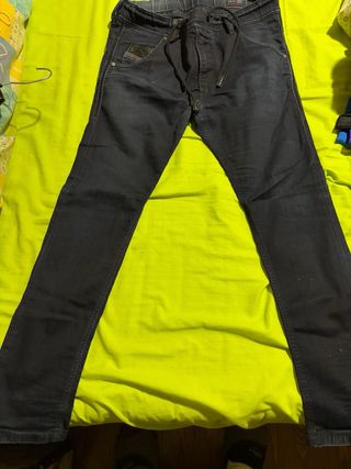 Pantalón Diesel Talla M (30-31)