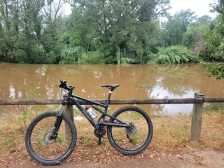 Bicicleta de montaña doble suspensión