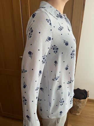Blusa azul motivos florales S/36/8