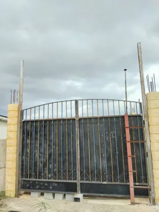 Fabricación de puertas,  portones