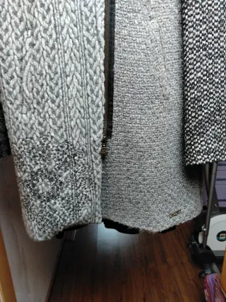 Abrigo desigual gris, negro y blanco T40