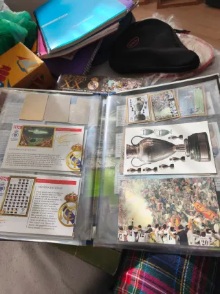 35 Monedas y Cromos Real Madrid