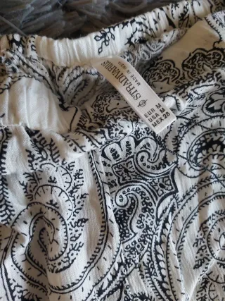 Pantalón fluido palazzo. Talla M. Stradivarius