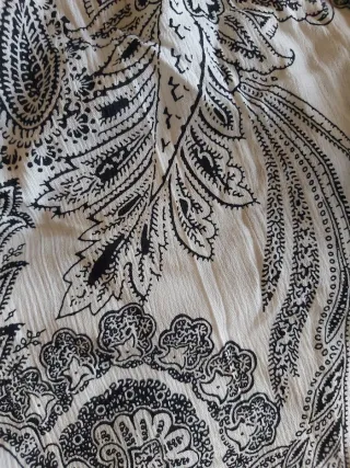 Pantalón fluido palazzo. Talla M. Stradivarius