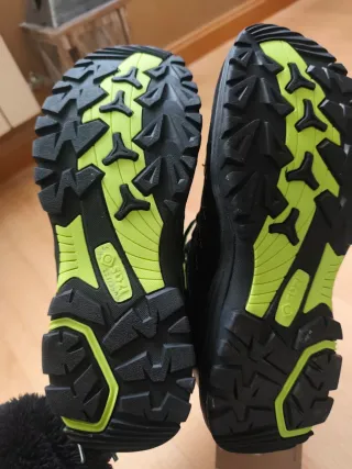 Botas de montaña Izas negras y verdes