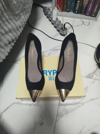 Tacones Negros y Dorados Marypaz