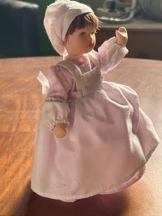 Muñeca de porcelana estilo victoriano