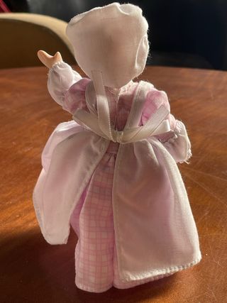 Muñeca de porcelana estilo victoriano