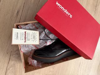 Zapatos Wonders piel negros cordones