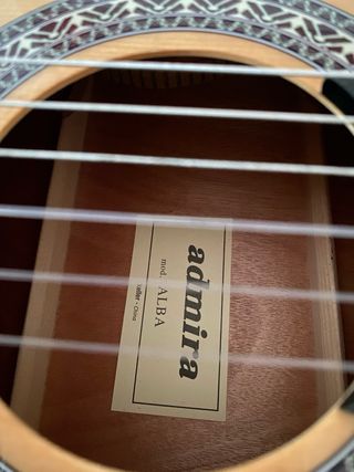 Guitarra flamenca española sin usar