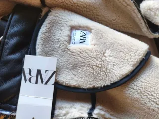 Chaqueta efecto piel Zara. Nueva con etiqueta.