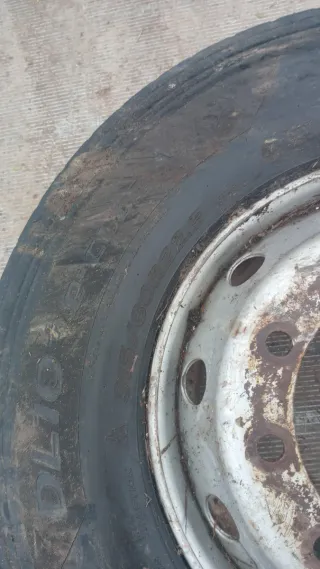 Rueda de trailer cabeza