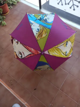 Paraguas infantil con diseño de bruja