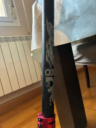 Patinete freestyle negro y rojo