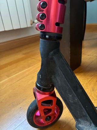 Patinete freestyle negro y rojo