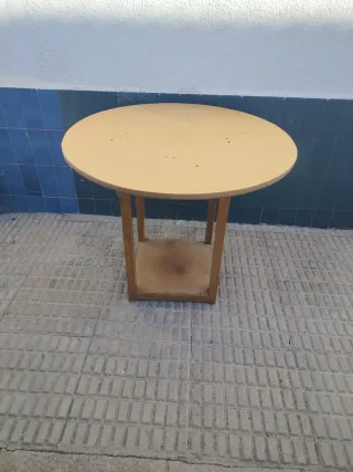 Mesa auxiliar redonda de madera